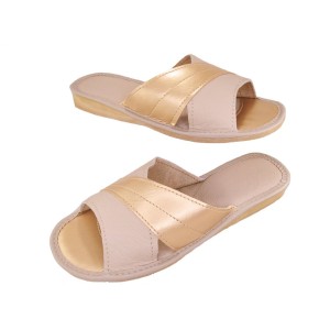 Kapcie damskie skórzane odkryte złoto-beżowe 1813 – wygodne pantofle domowe