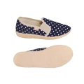 Kapcie damskie domowe granatowe w kropki z elastyczną gumką